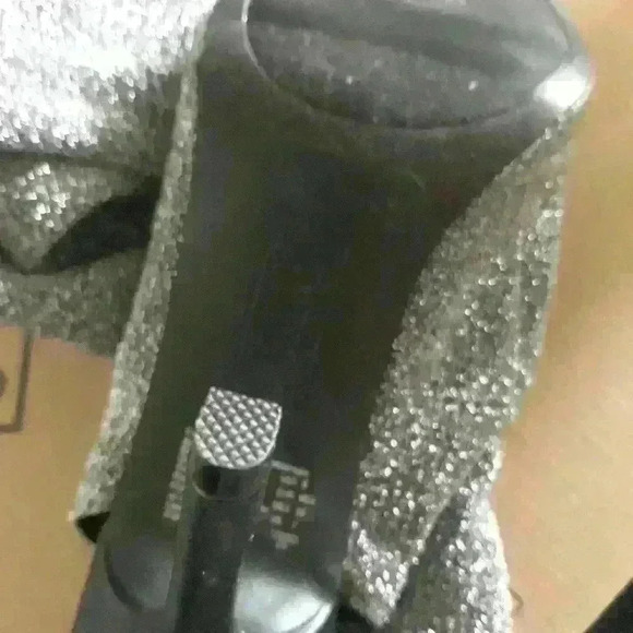 Silver  bootie shoe cut out ties and back size 9 - Picture 6 of 6